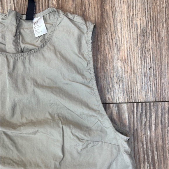 H&M Women’s Size XS Metallic Olive Green Sleeveless Crop Tank Top - Picture 5 of 10